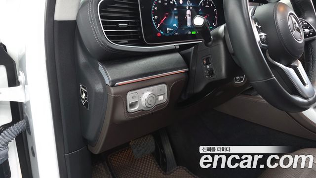 Mercedes-Benz GLE-Class 2023 — photo 13