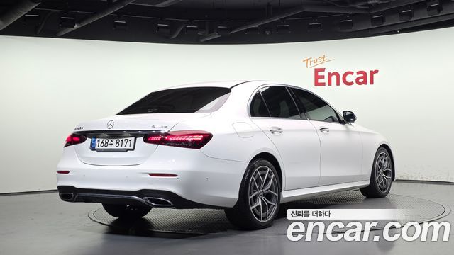 Mercedes-Benz E-Class 2021 — photo 2