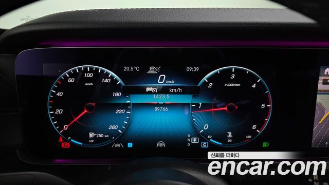 Mercedes-Benz E-Class 2021 — photo 11