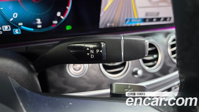 Mercedes-Benz E-Class 2021 — photo 12