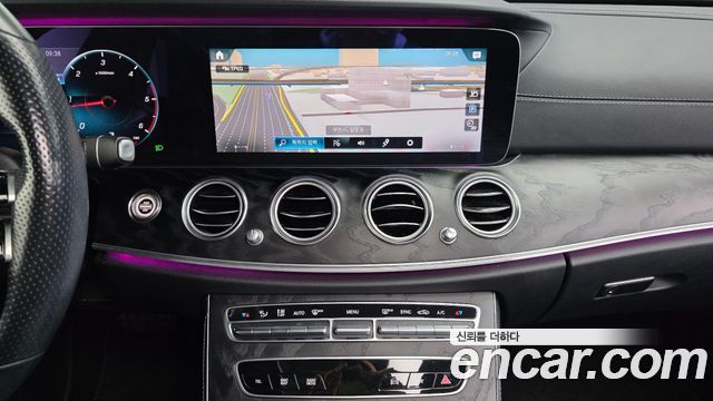 Mercedes-Benz E-Class 2021 — photo 20