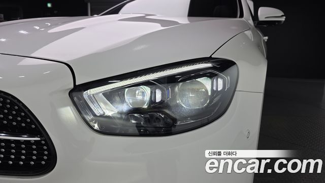 Mercedes-Benz E-Class 2021 — photo 8