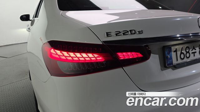 Mercedes-Benz E-Class 2021 — photo 9