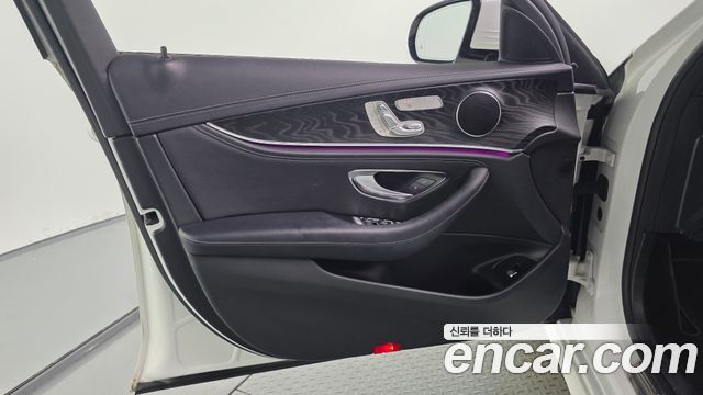 Mercedes-Benz E-Class 2021 — photo 14