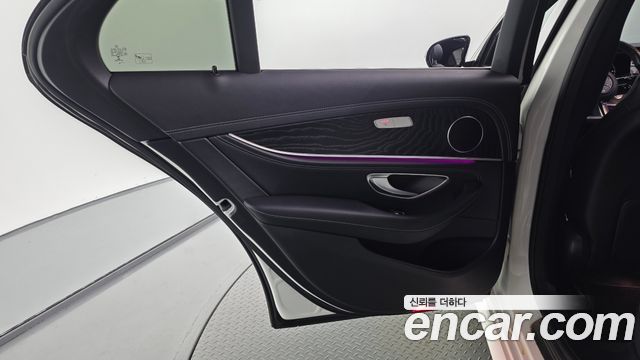 Mercedes-Benz E-Class 2021 — photo 15