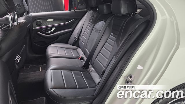 Mercedes-Benz E-Class 2021 — photo 16