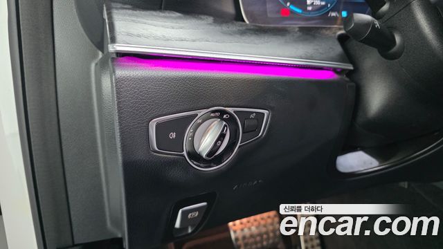 Mercedes-Benz E-Class 2021 — photo 32