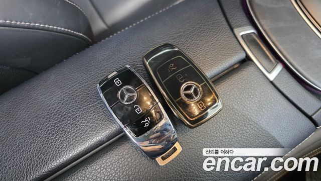 Mercedes-Benz E-Class 2021 — photo 34