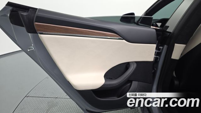 Tesla Model S 2026 — photo 15