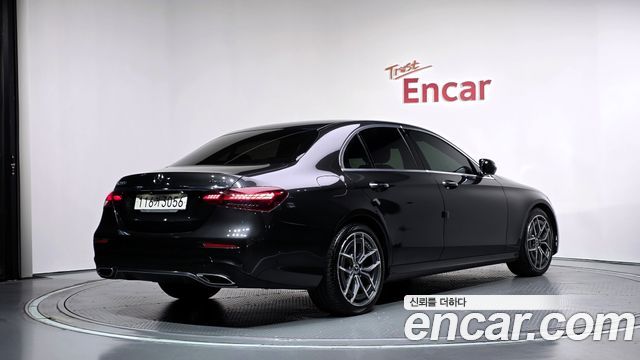 Mercedes-Benz E-Class 2022 — photo 2