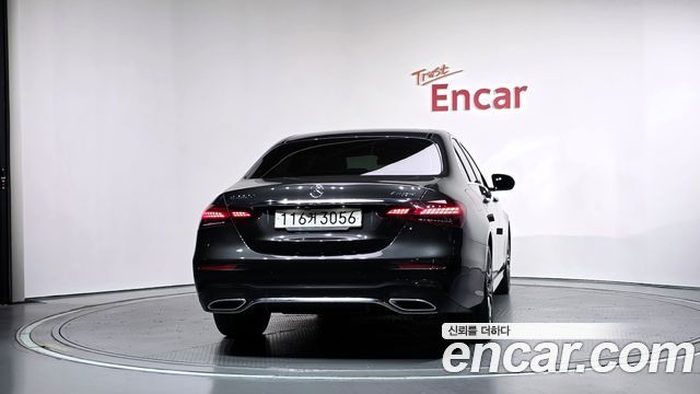 Mercedes-Benz E-Class 2022 — photo 4