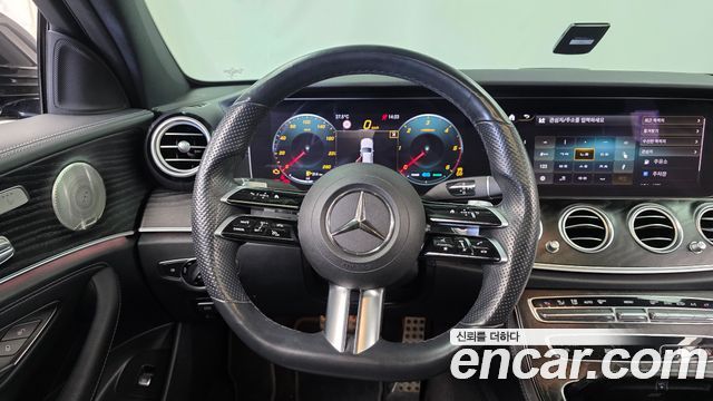 Mercedes-Benz E-Class 2022 — photo 18