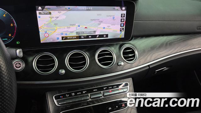 Mercedes-Benz E-Class 2022 — photo 19