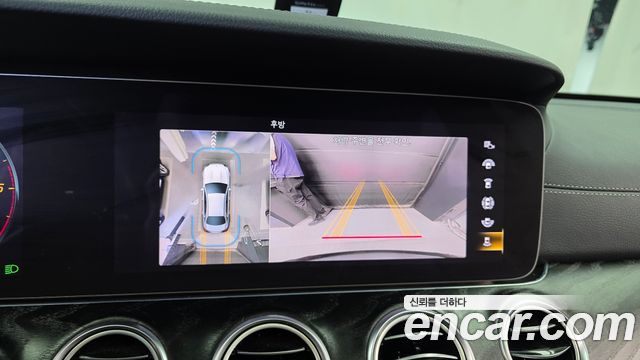 Mercedes-Benz E-Class 2022 — photo 20