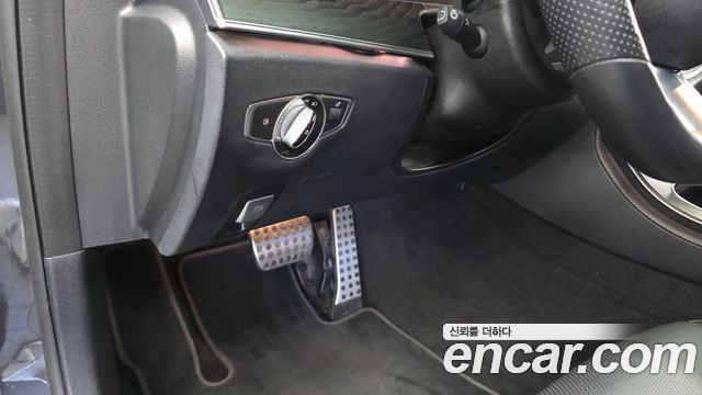 Mercedes-Benz E-Class 2022 — photo 23