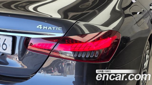 Mercedes-Benz E-Class 2022 — photo 9