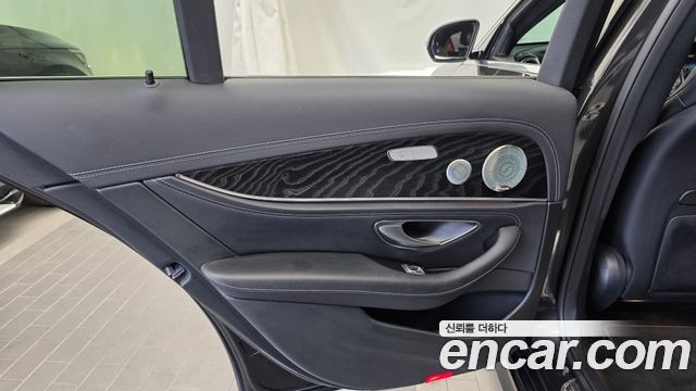 Mercedes-Benz E-Class 2022 — photo 15