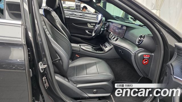 Mercedes-Benz E-Class 2022 — photo 16