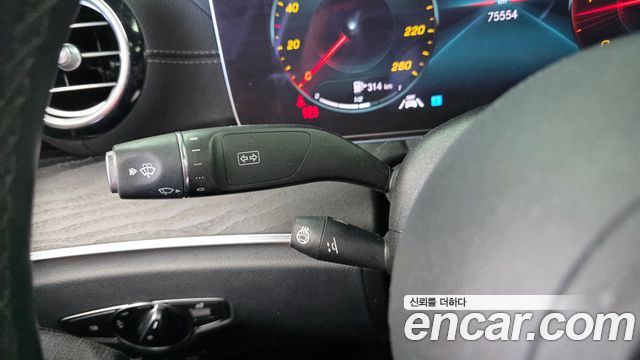 Mercedes-Benz E-Class 2022 — photo 28