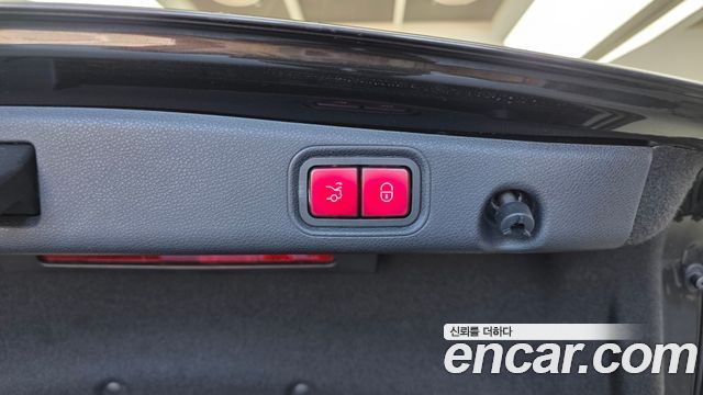 Mercedes-Benz E-Class 2022 — photo 30