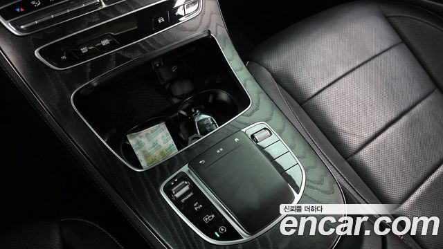 Mercedes-Benz E-Class 2022 — photo 33