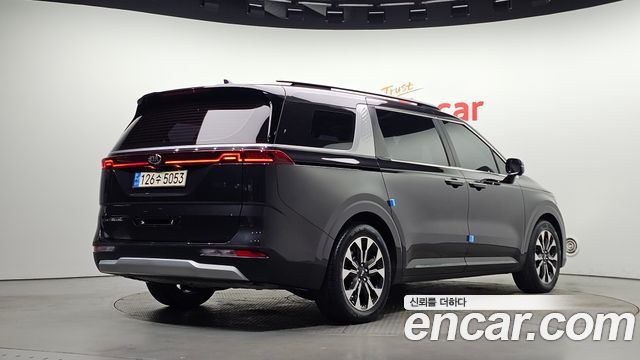Kia Canival 2021 — photo 2