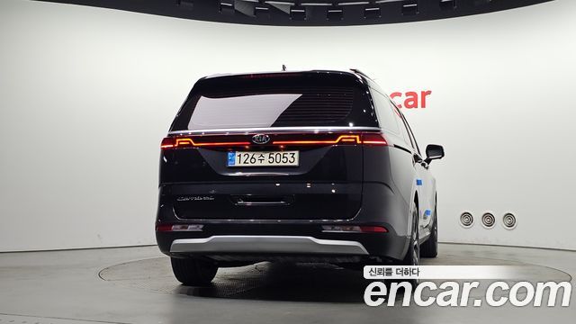Kia Canival 2021 — photo 4