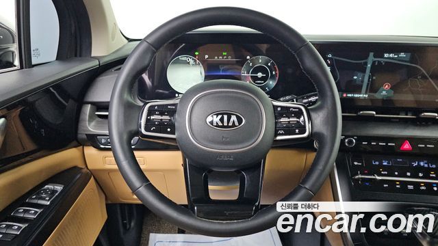 Kia Canival 2021 — photo 16