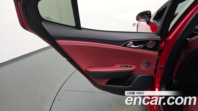 Kia Stinger 2018 — photo 15