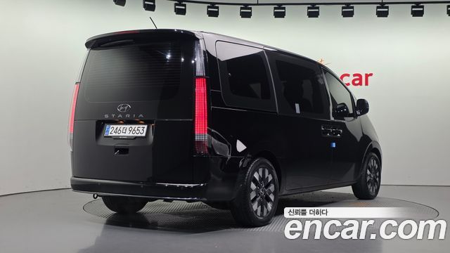 Hyundai Staria 2022 — photo 2