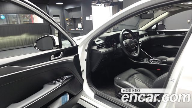 Kia K5 2023 — photo 10