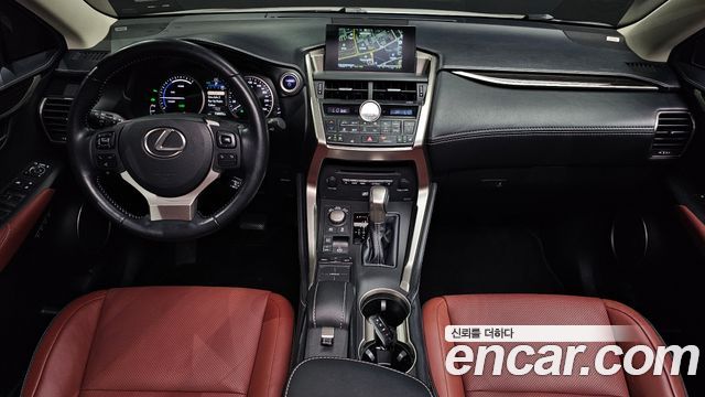 Lexus NX 2017 — photo 10