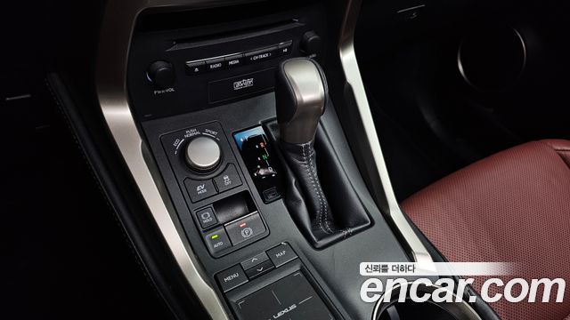 Lexus NX 2017 — photo 12