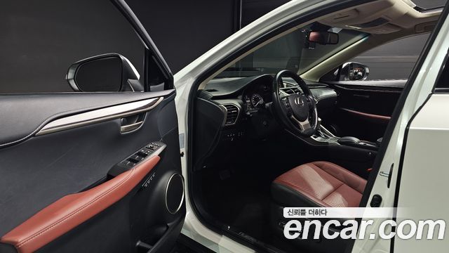 Lexus NX 2017 — photo 13