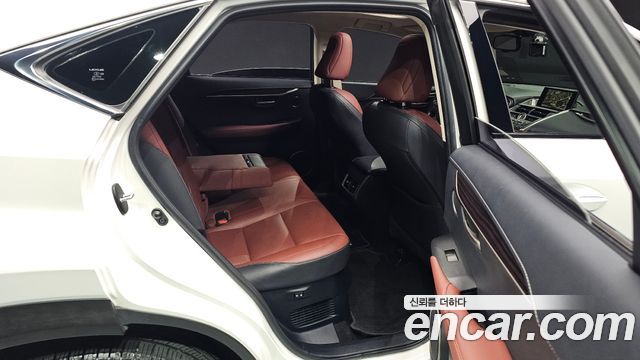 Lexus NX 2017 — photo 17