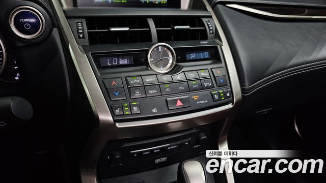 Lexus NX 2017 — photo 24