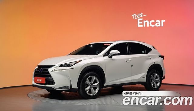 Lexus NX 2017 — photo 1