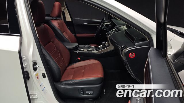 Lexus NX 2017 — photo 16