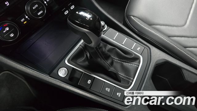 Volkswagen Jetta 2023 — photo 12