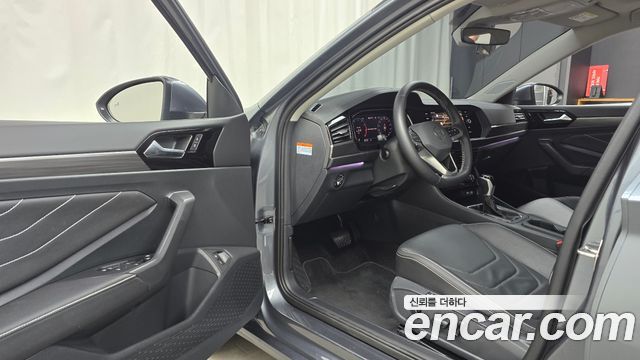 Volkswagen Jetta 2023 — photo 13