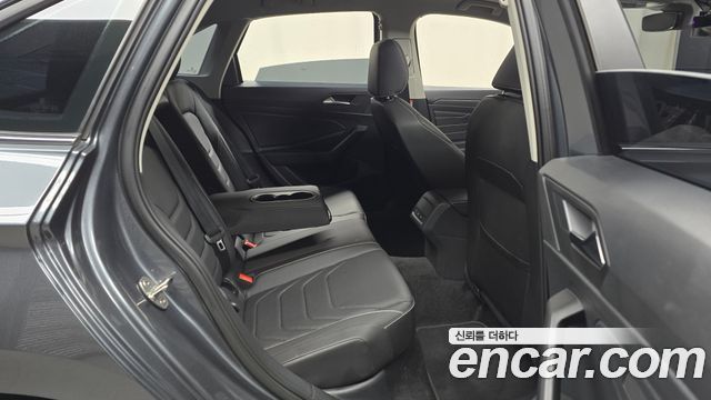 Volkswagen Jetta 2023 — photo 17