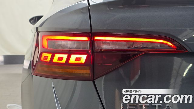 Volkswagen Jetta 2023 — photo 9