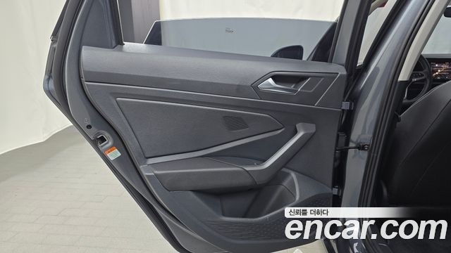 Volkswagen Jetta 2023 — photo 15