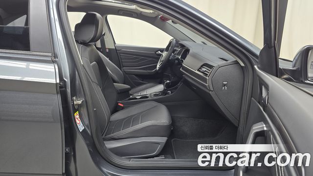 Volkswagen Jetta 2023 — photo 16