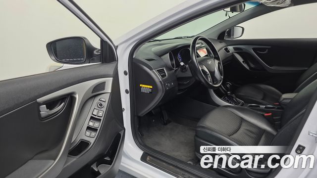 Hyundai AVANTE 2015 — photo 10