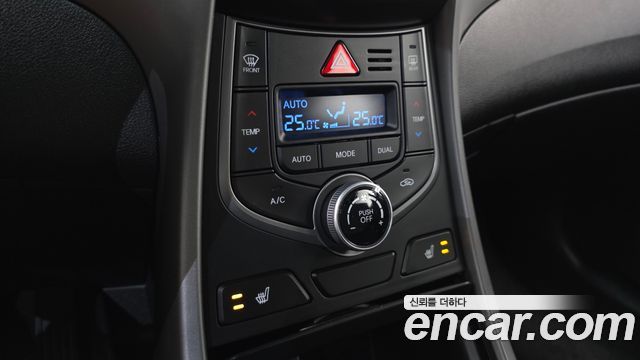 Hyundai AVANTE 2015 — photo 11