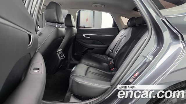 Hyundai Sonata 2022 — photo 17