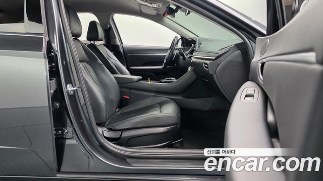 Hyundai Sonata 2022 — photo 16