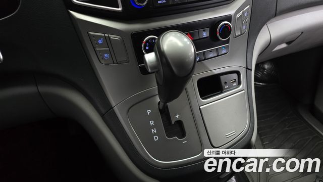 Hyundai Starex 2021 — photo 12