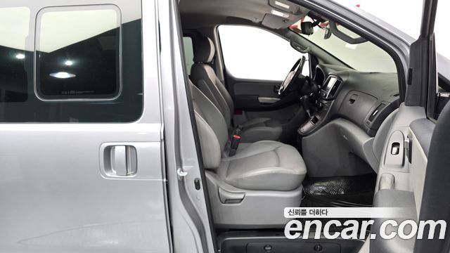 Hyundai Starex 2021 — photo 16